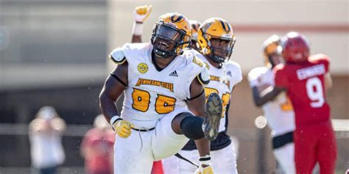 Travis Bell Biography, Age, Height, Wife, Net Worth, Family