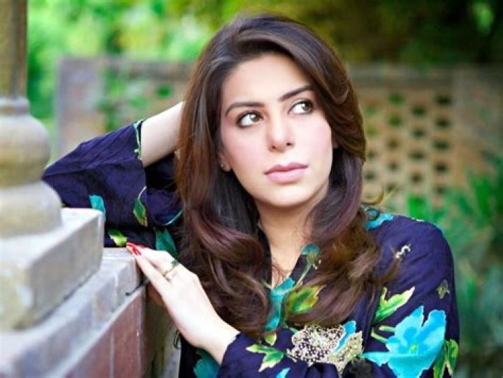 Uzma Hassan Biography, Age, Height, Husband, Net Worth, Family