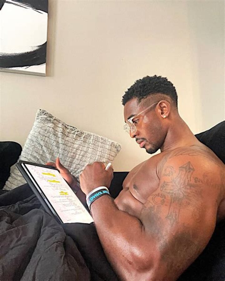 Vaughn Hebron Biography, Age, Height, Wife, Net Worth, Family