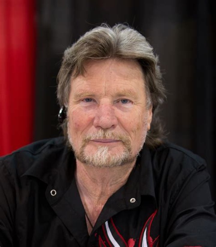 Vernon Wells biografía, edad, altura, esposo, net worth, familia