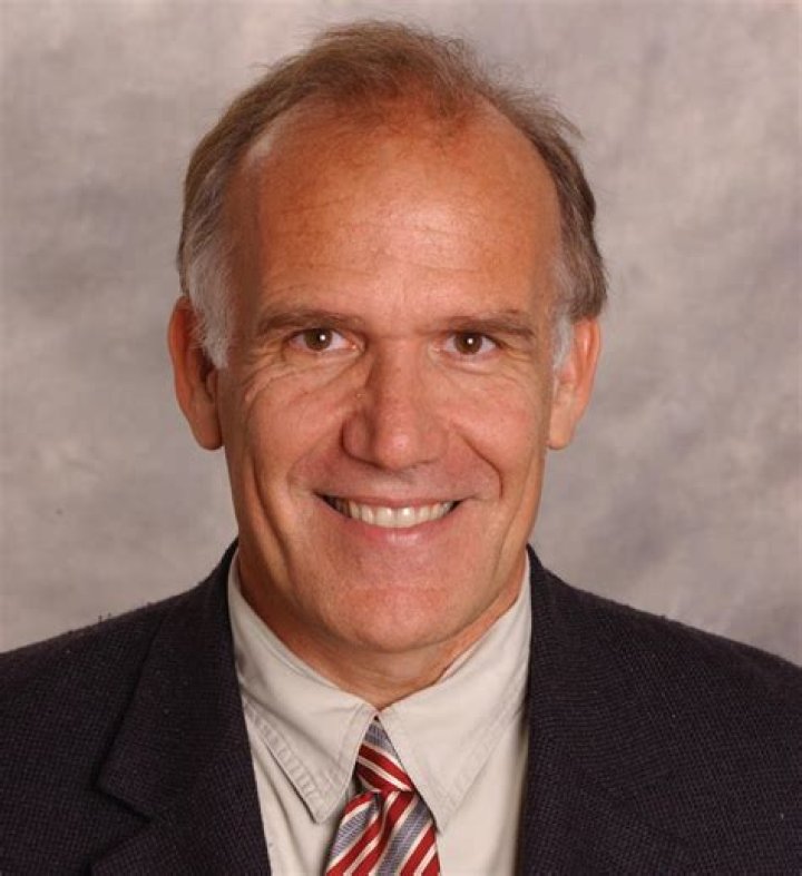 Victor Davis Hanson biografía, edad, altura, esposo, net worth, familia
