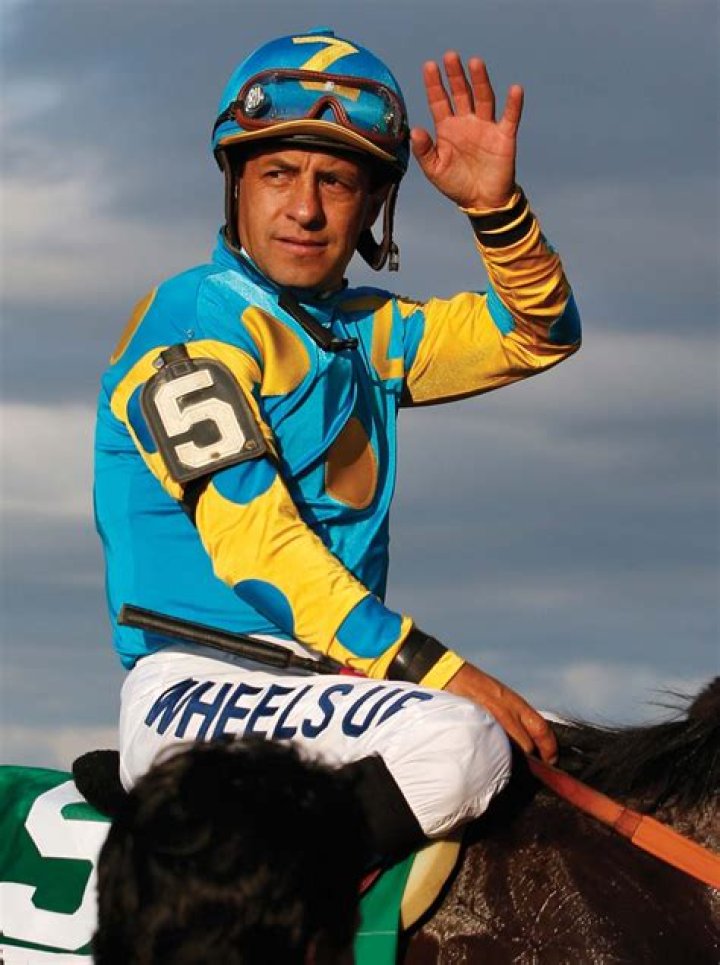 Victor Espinoza biografía, edad, altura, esposo, net worth, familia