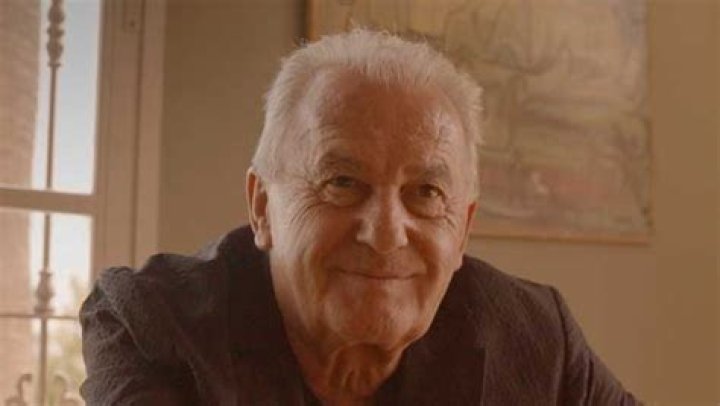 Víctor Manuel Biography, Age, Height, Wife, Net Worth, Family