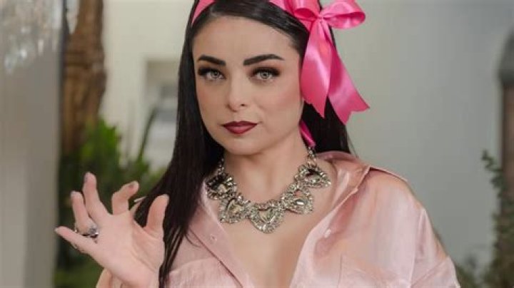 Violeta Isfel Biography, Age, Height, Husband, Net Worth, Family