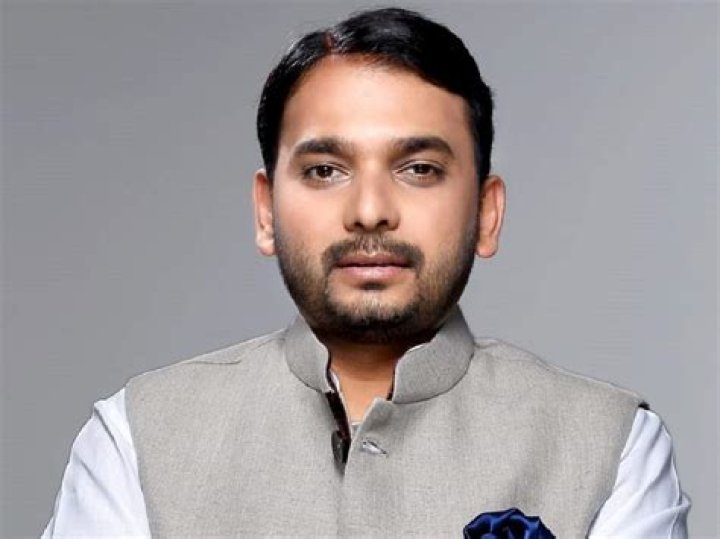 Vishwajeet Kadam Biography, Age, Height, Wife, Net Worth, Family