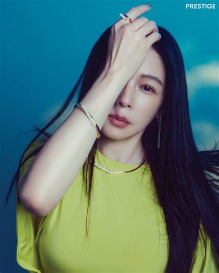 Vivian Hsu Biography, Age, Height, Husband, Net Worth, Family