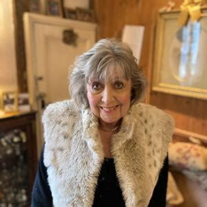 Vivienne Johnson Biography, Age, Height, Husband, Net Worth, Family