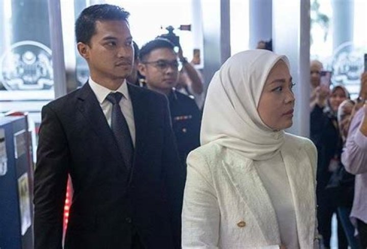 Vivy Yusof Biography, Age, Height, Husband, Net Worth, Family