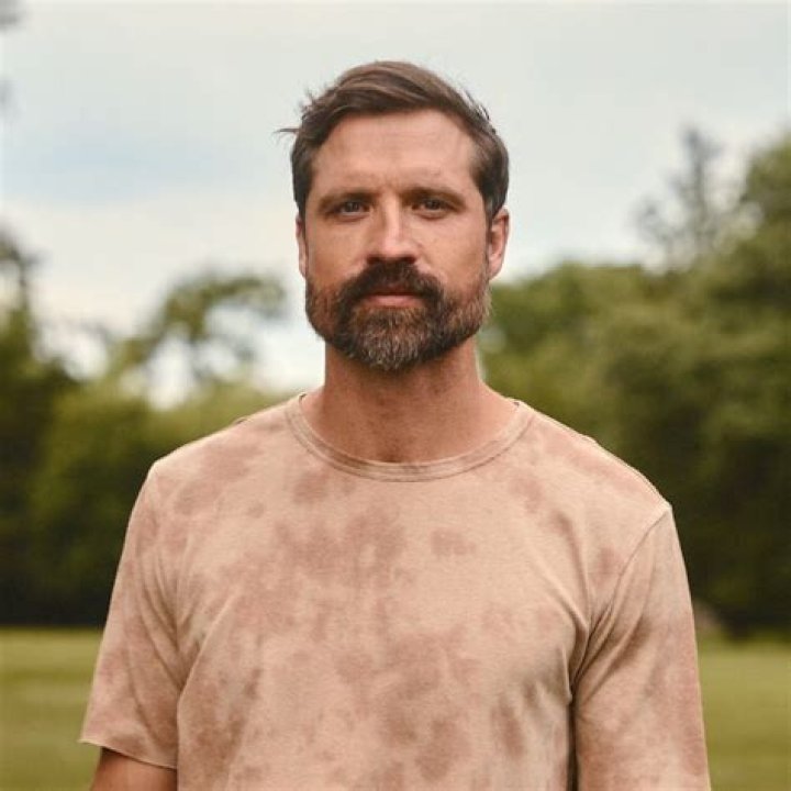 Walker Hayes Biography, Age, Height, Wife, Net Worth, Family