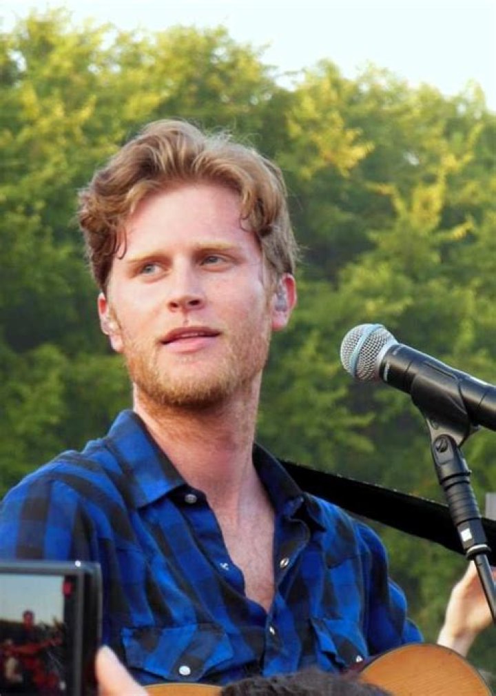 Wesley Schultz Biography, Age, Height, Wife, Net Worth, Family