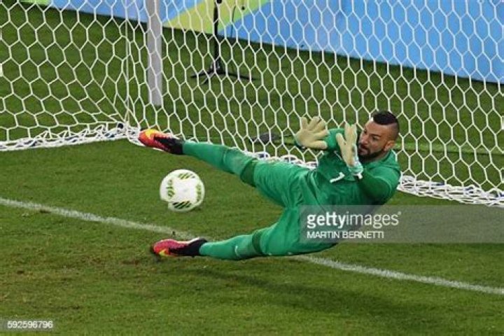 Weverton Pereira da Silva Biography, Age, Height, Wife, Net Worth, Family