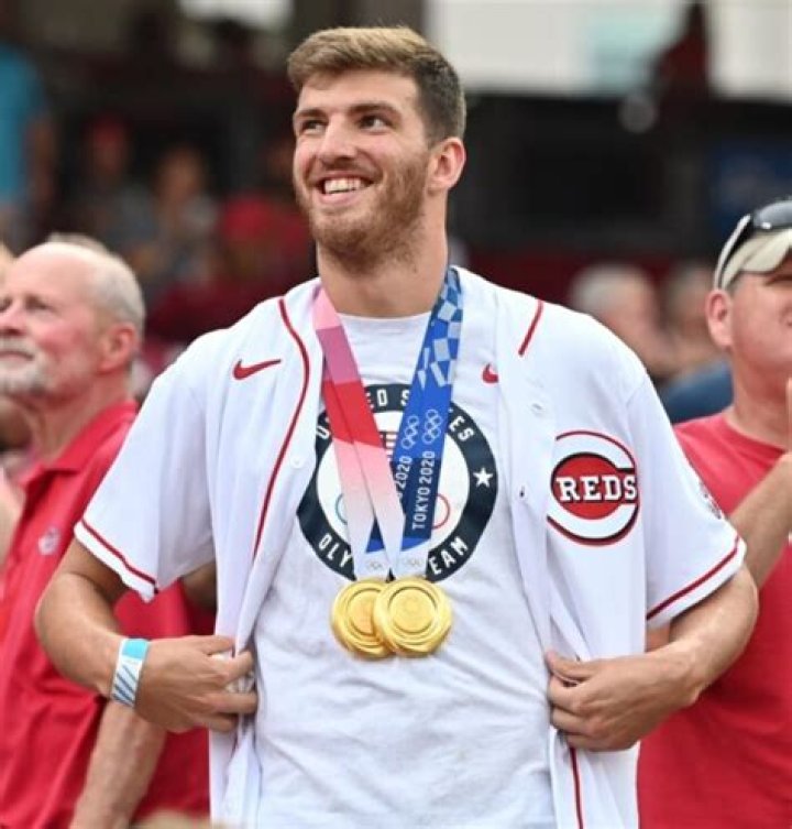 Zach Apple Biography, Age, Height, Wife, Net Worth, Family