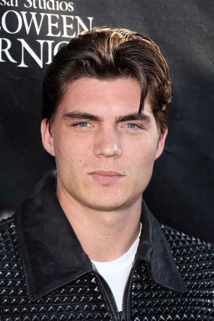 Zane Holtz Biography, Age, Height, Wife, Net Worth, Family