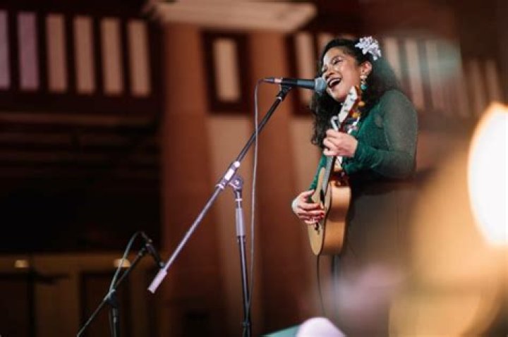 Zee Avi Biography, Age, Height, Husband, Net Worth, Family